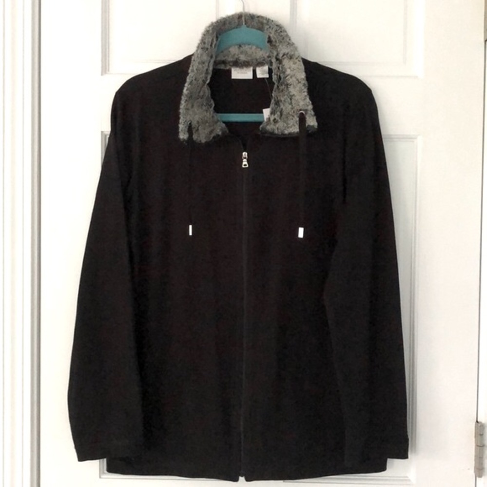 Chico’s black lightweight jacket, fur collar, zip front with pockets